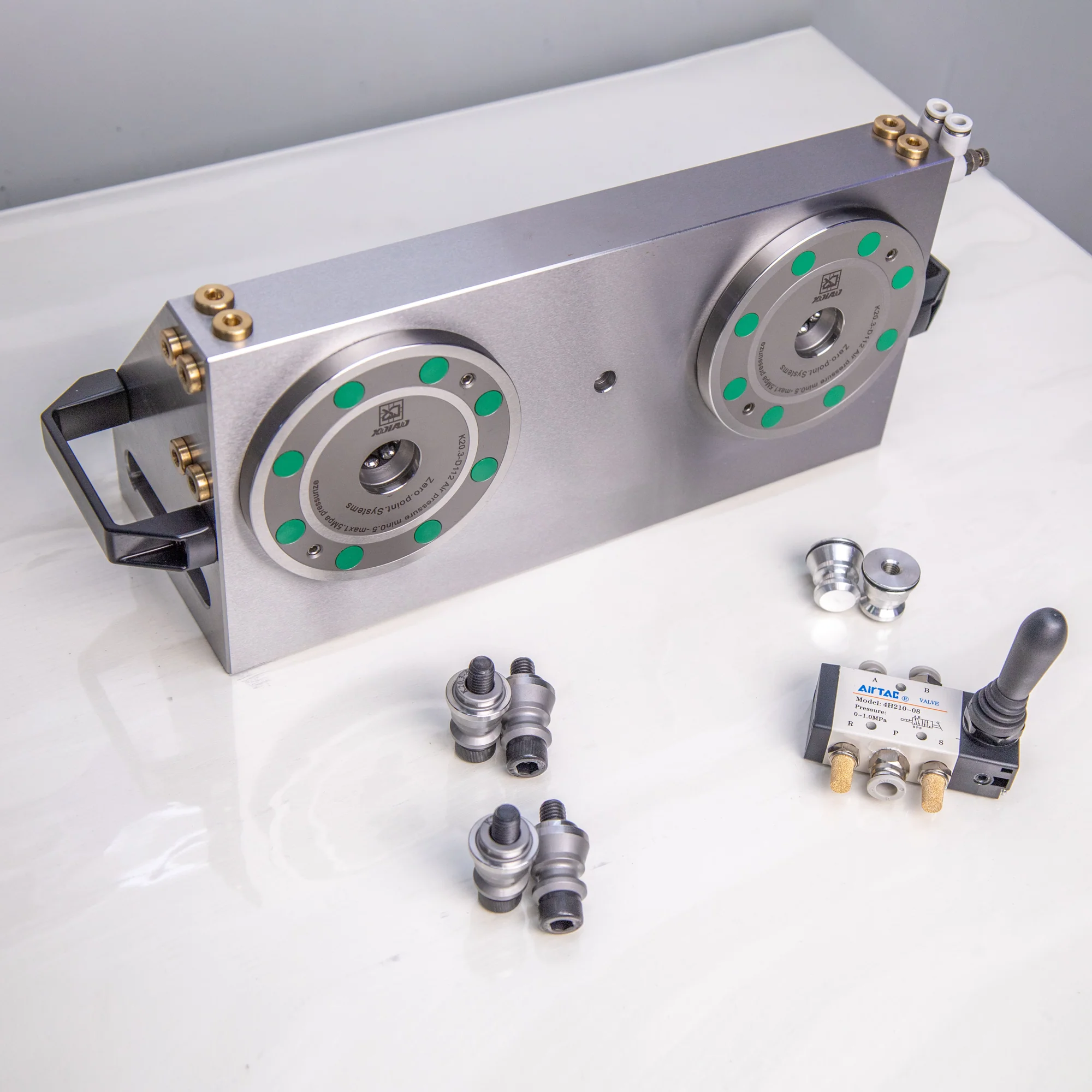 AMF-K20.3-L2 Pneumatic Chuck Three axis - Image 4